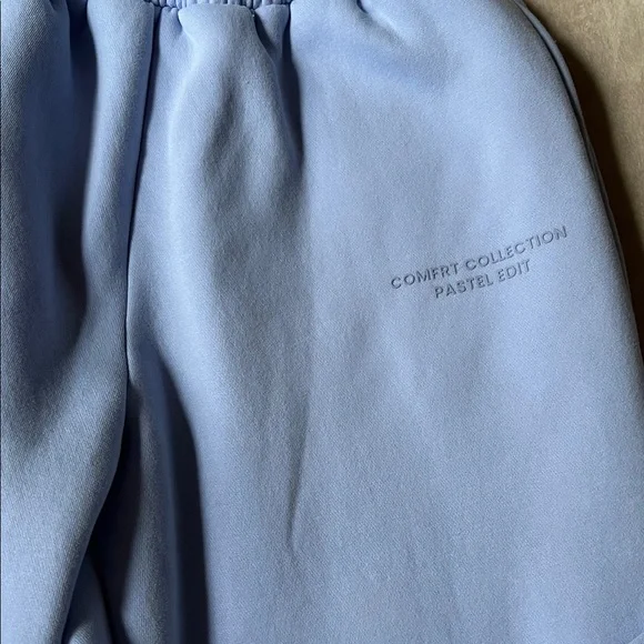 Comfrt Collection Pastel Edit Periwinkle Joggers. Size Medium - Picture 5 of 11